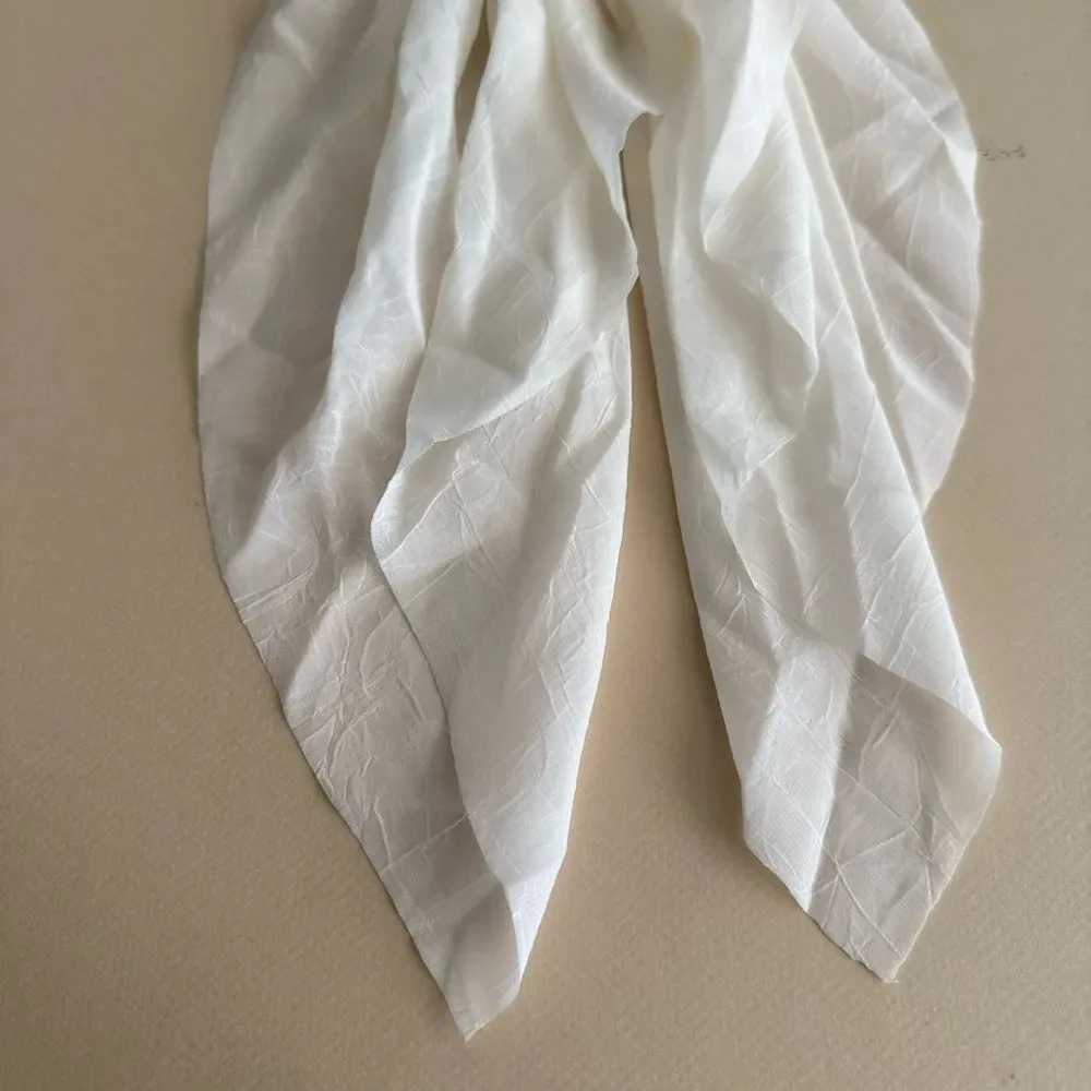 Cream scrunchie K56